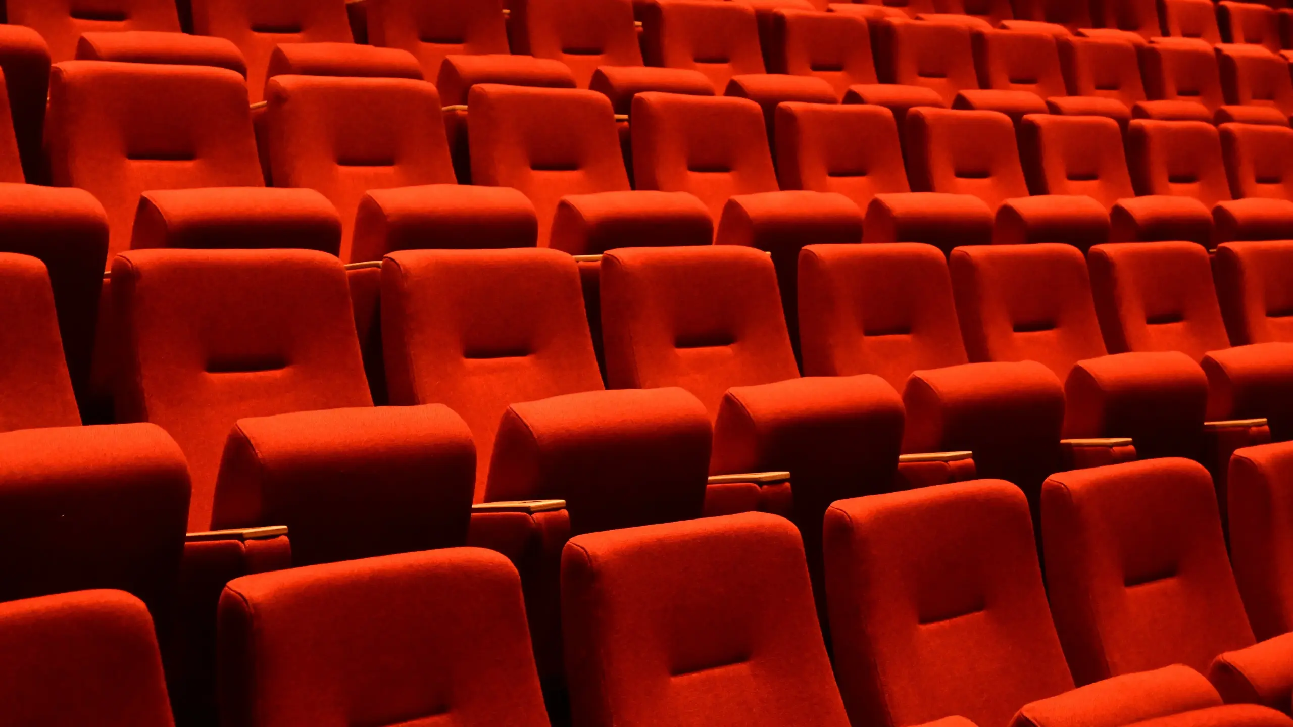 Steckerlfischfiasko: Handlung, Besetzung, Kinostart und alle Infos zum neuen Eberhofer-Krimi 1 wernerredlich theater 8569119 1 edited scaled